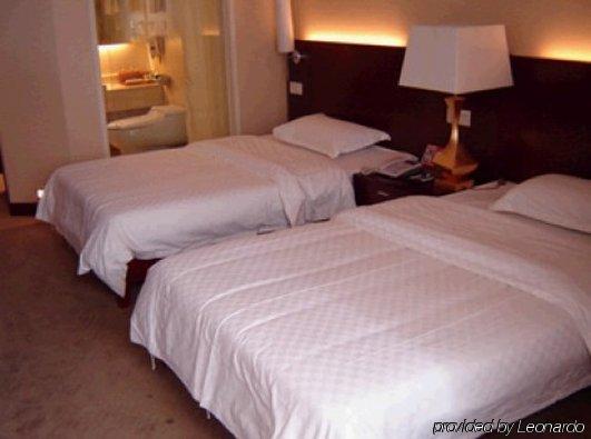Bluesky Hotel Гуанчжоу Номер фото