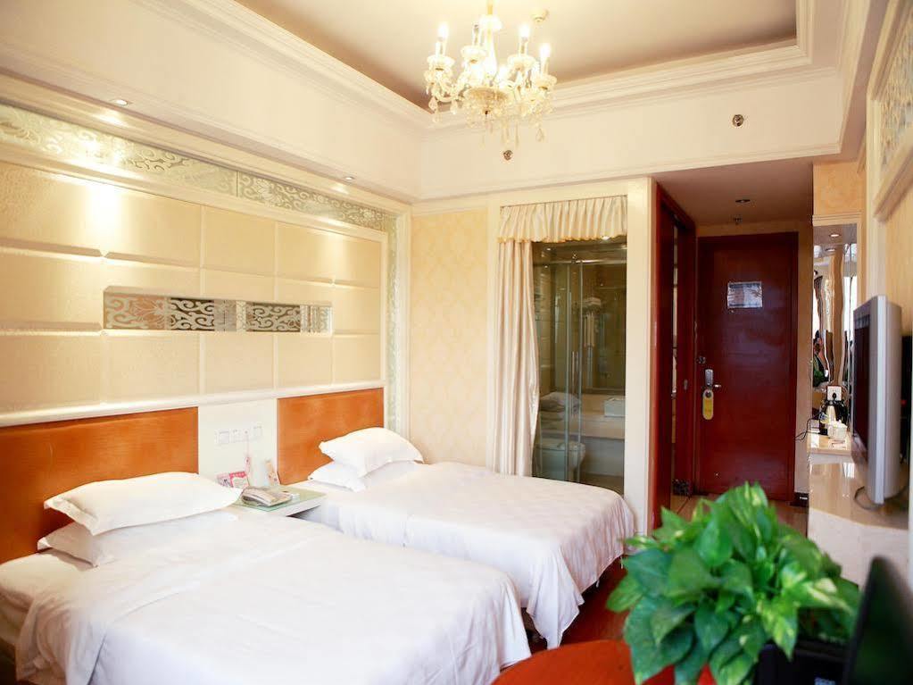 Bluesky Hotel Гуанчжоу Экстерьер фото