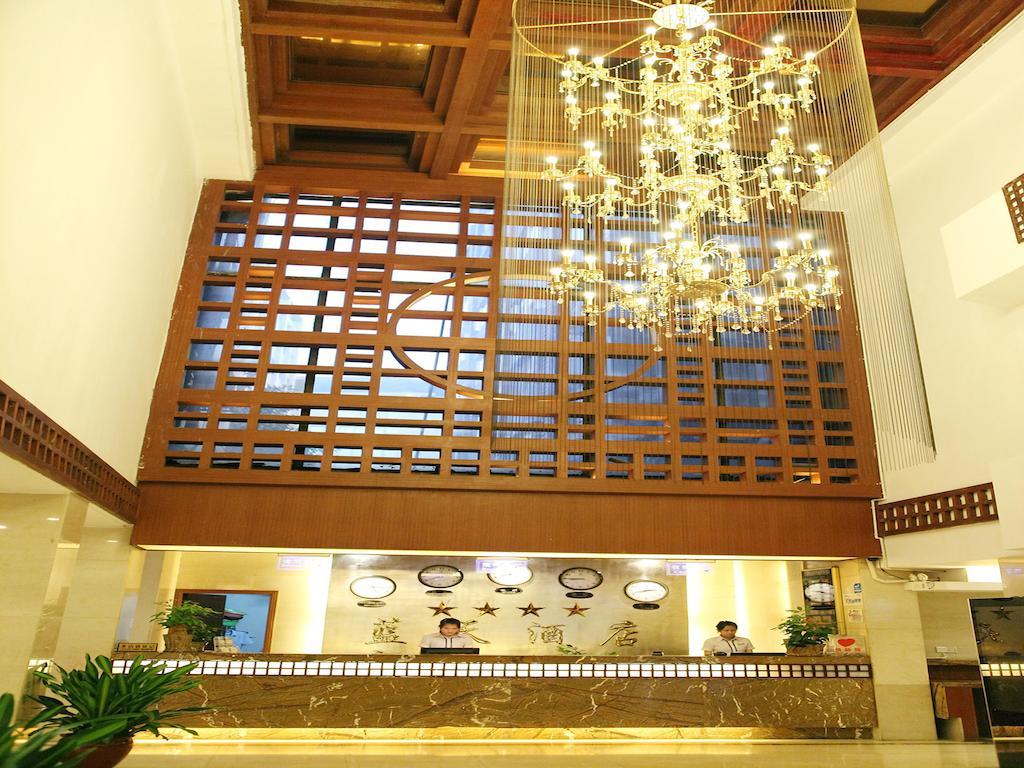 Bluesky Hotel Гуанчжоу Экстерьер фото