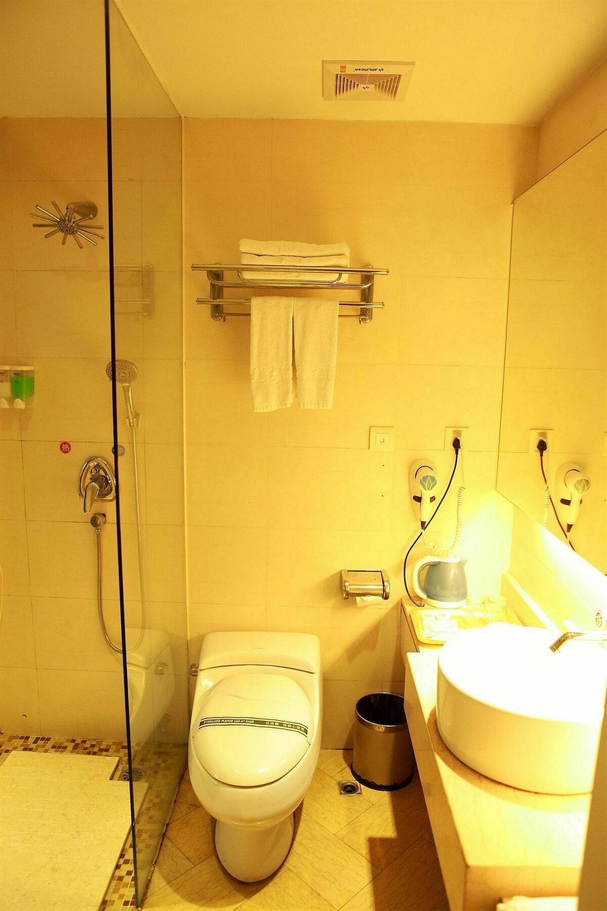 Bluesky Hotel Гуанчжоу Экстерьер фото